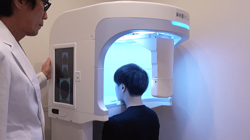 スキャビジョン（特許取得）でAGA検査をしている様子